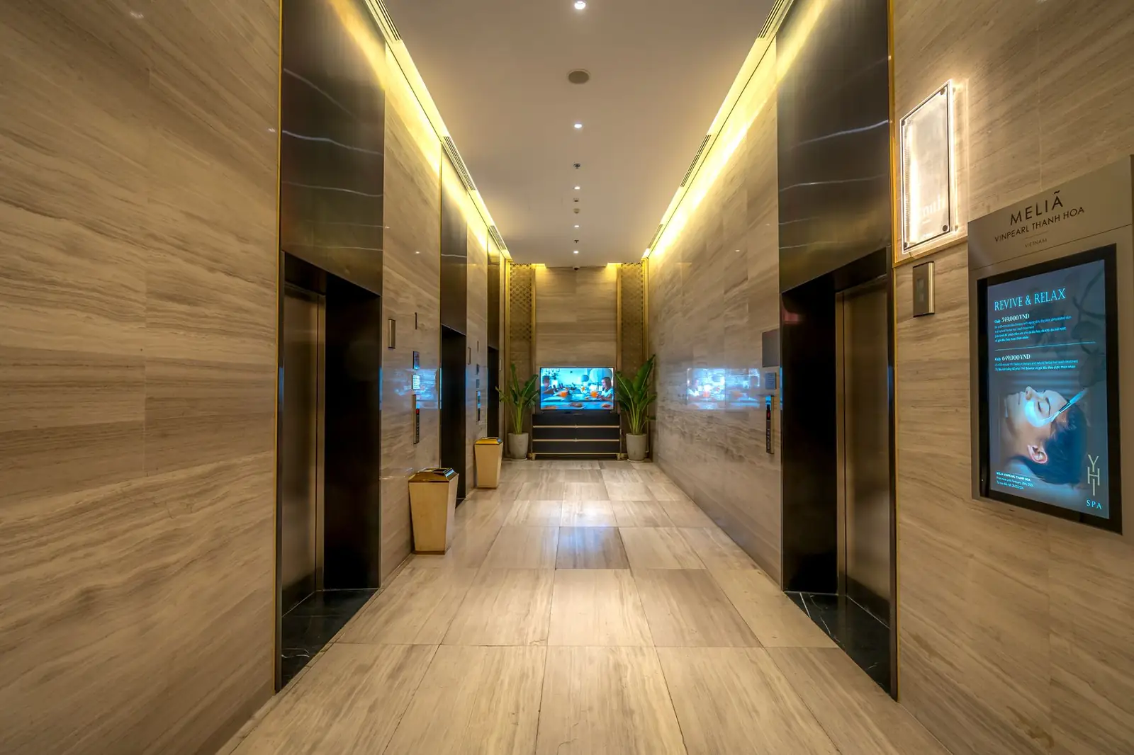 Serexaroyalhotel interior corridor